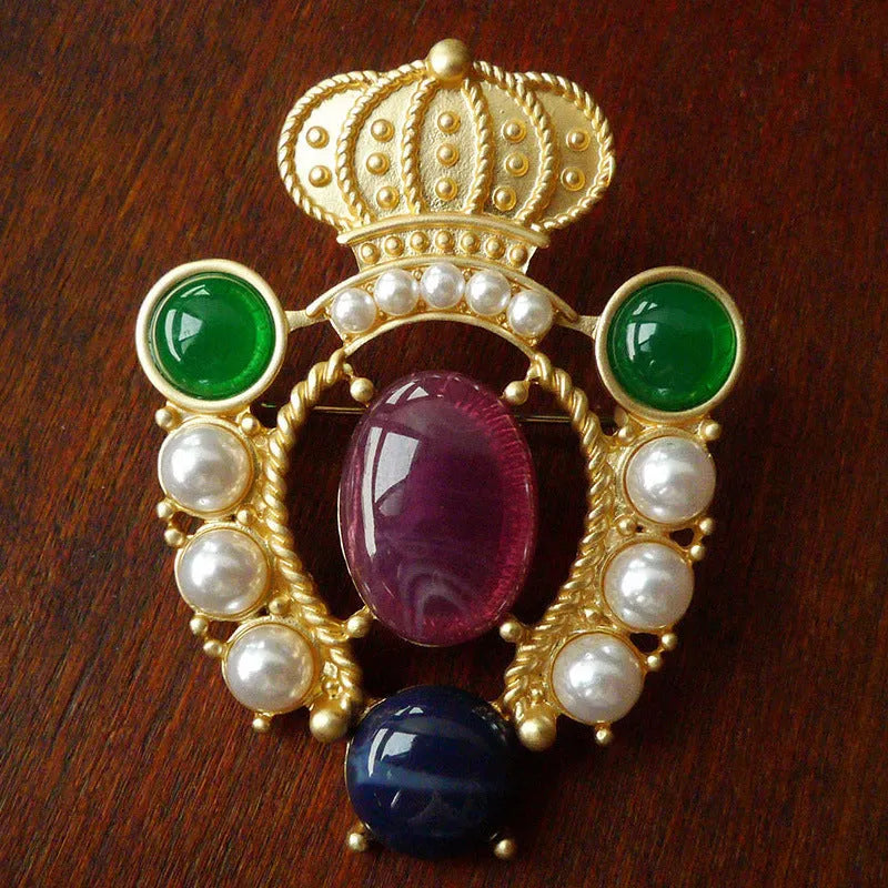 A diamond-shaped Retro Court Baroque vintage brooch made from zinc alloy, showing ornate detailing.