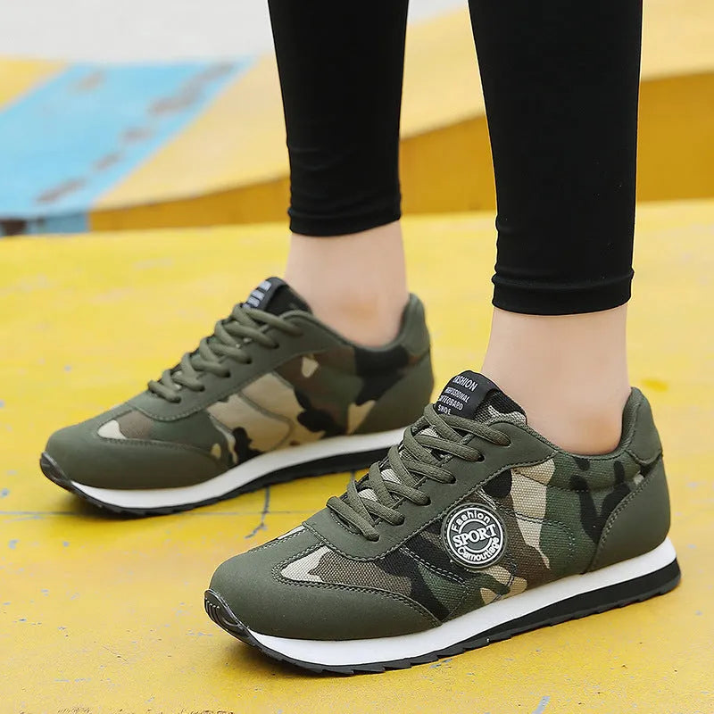 Camouflage pattern suede sports running shoes with low-top design and foam sole