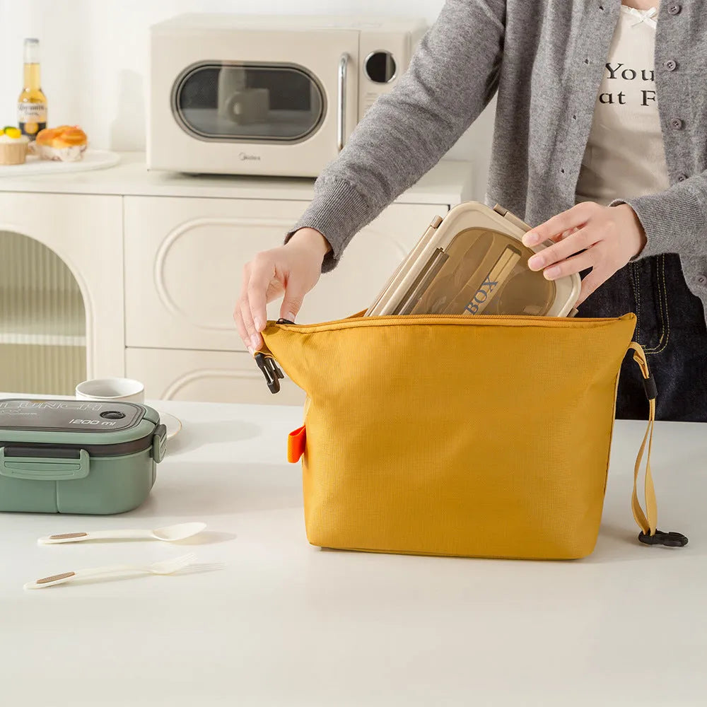 Japanese-style insulated lunch bag in Oxford cloth showing Army Green colour option