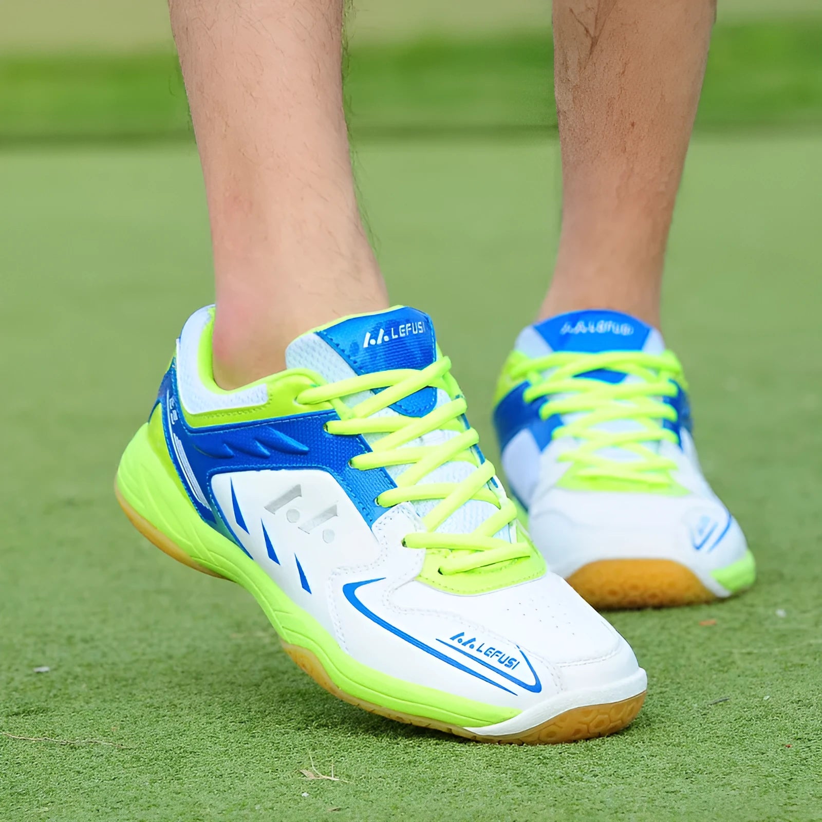 Casual multicolor low top badminton shoes with mesh lining and MD sole in red