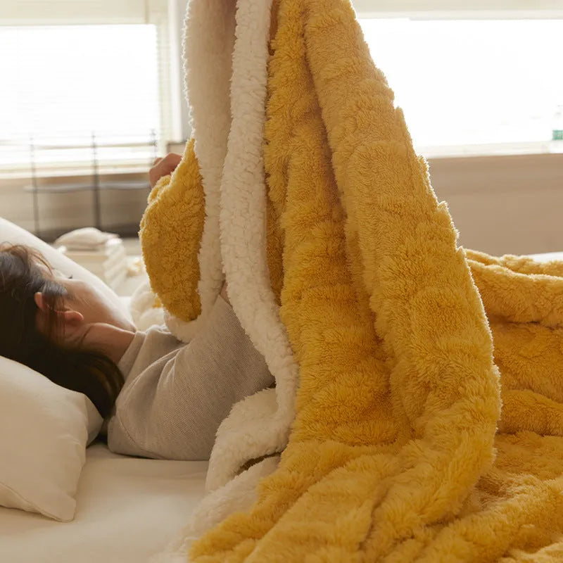 Polyester thermal flannel blanket in modern style with taffeta finish, available in nine colours