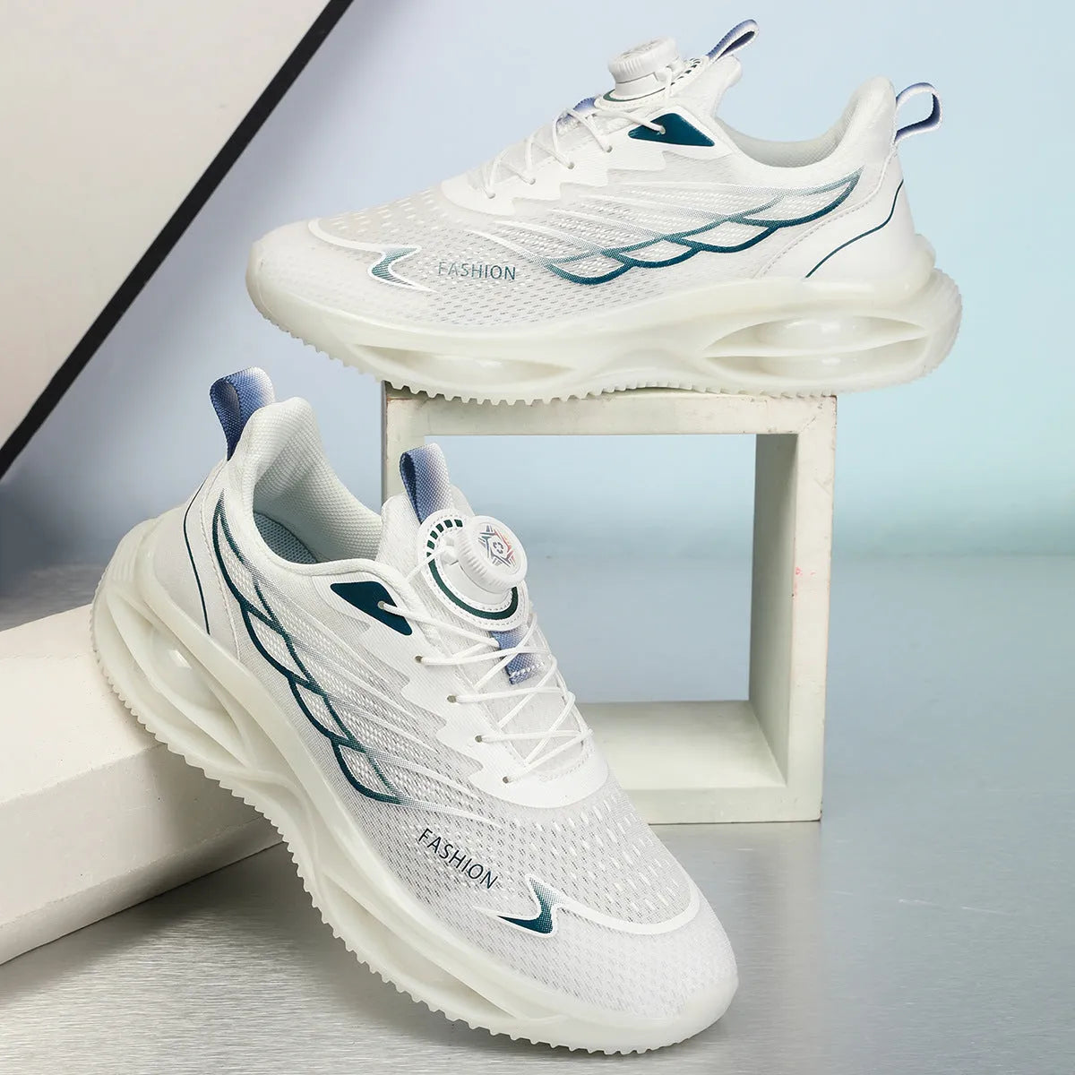 Casual low-top running shoes in sky blue with breathable mesh upper and rubber sole