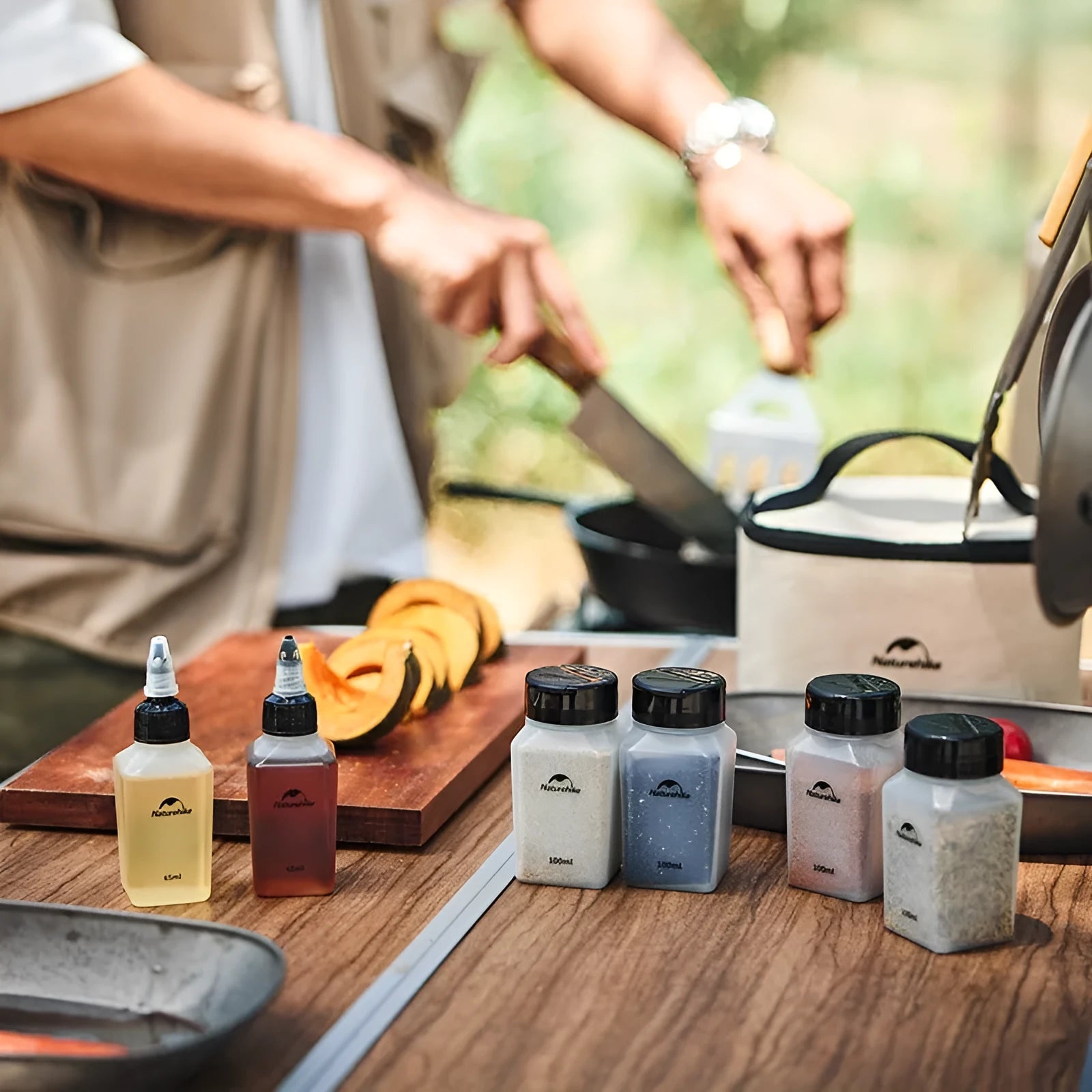 Naturehike six-piece portable plastic seasoning bottle set for outdoor cooking.
