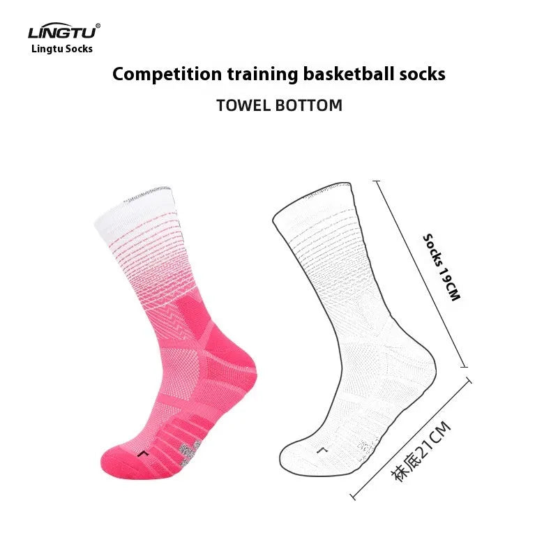 Adult sports socks in polyester fibre with gradient pattern, quick-drying and non-slip, available in seven colours.