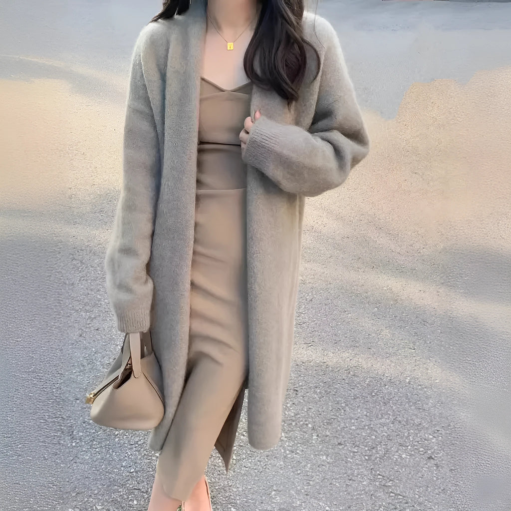 Women's knitted V-neck cardigan in mid-length 65cm design with loose fit