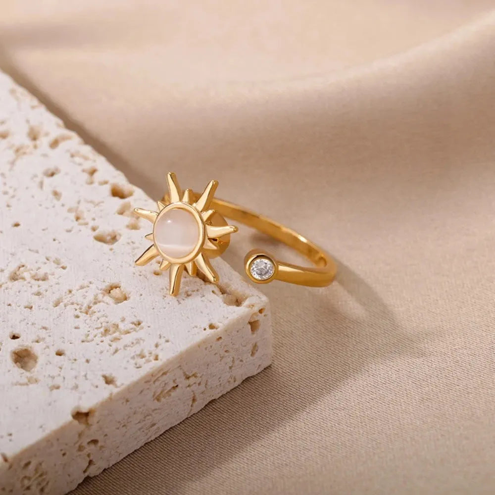 Adjustable copper decompression ring with geometric round shape in gold or platinum finish