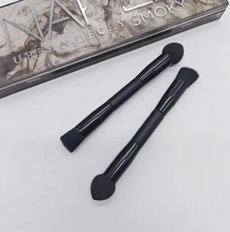 Double-headed miter sponge concealer brush with black artificial fibre bristles and wooden handle