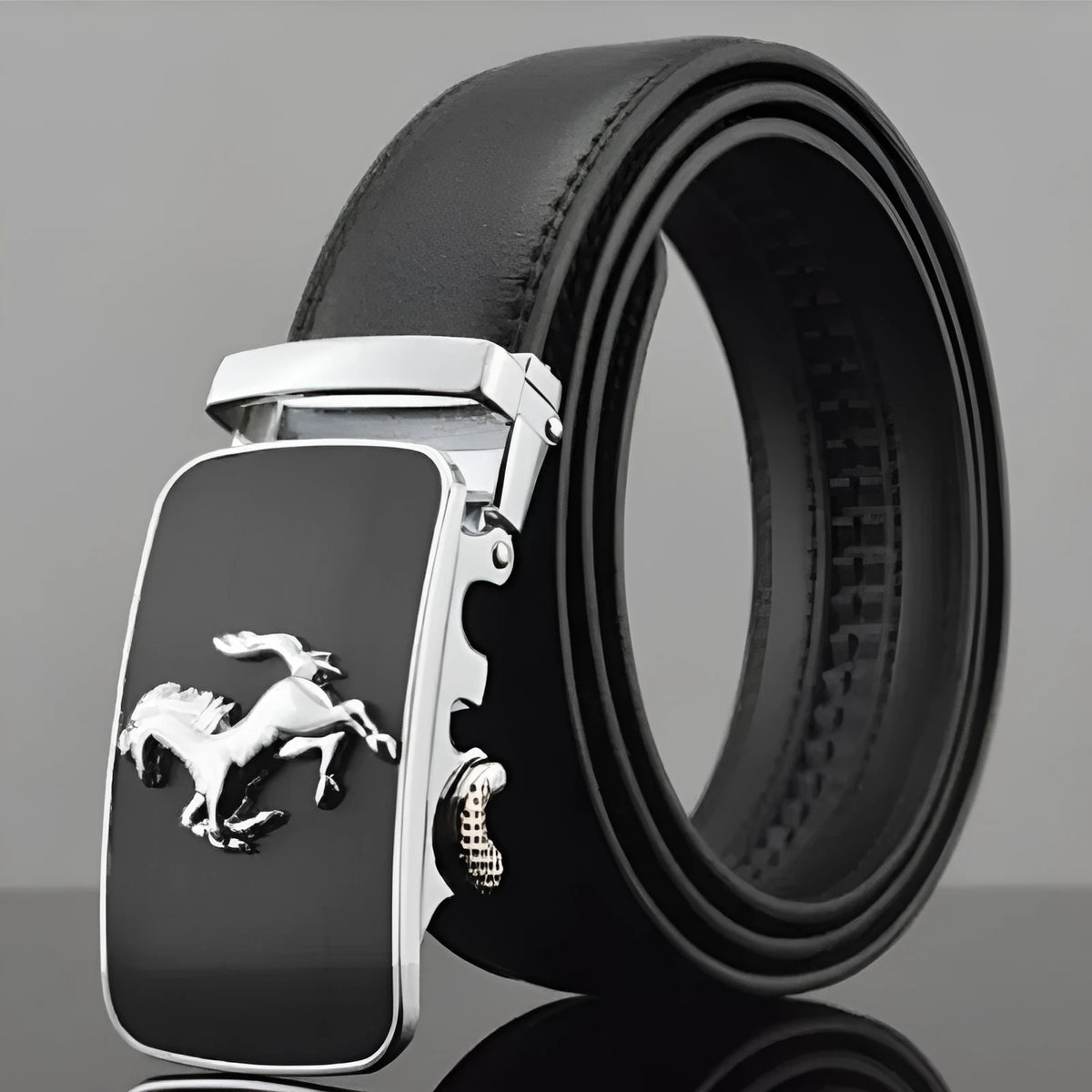 Black men's automatic buckle leather belt with a 3.5cm width, showing the buckle mechanism and leopard print design.