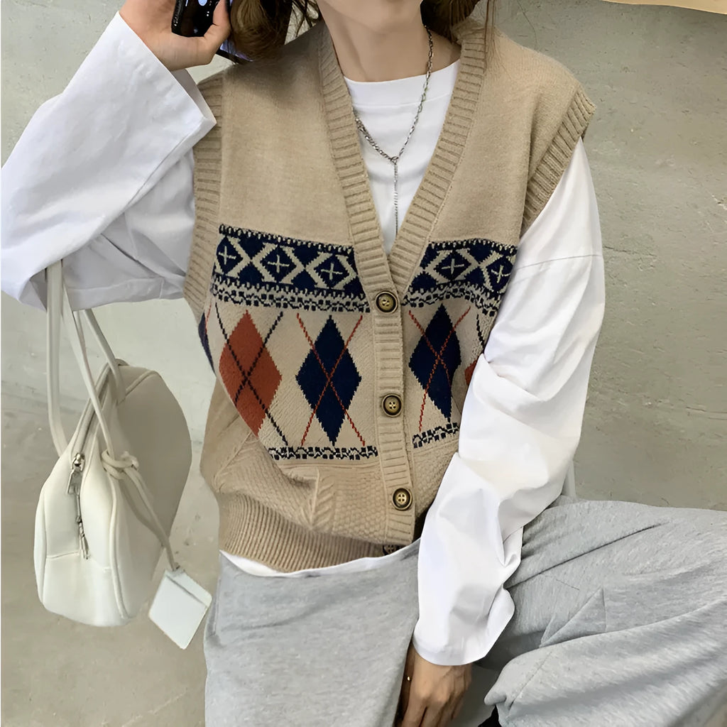Loose sleeveless cardigan with diamond plaid pattern in khaki colour