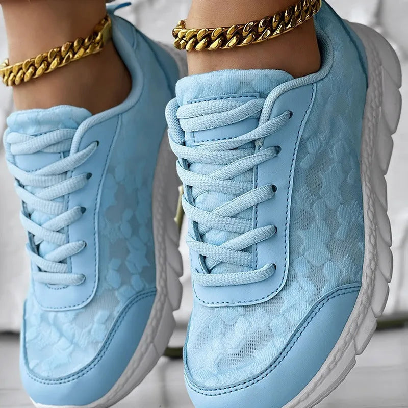 Women's canvas running shoes in four colours with round toe and flat sole design