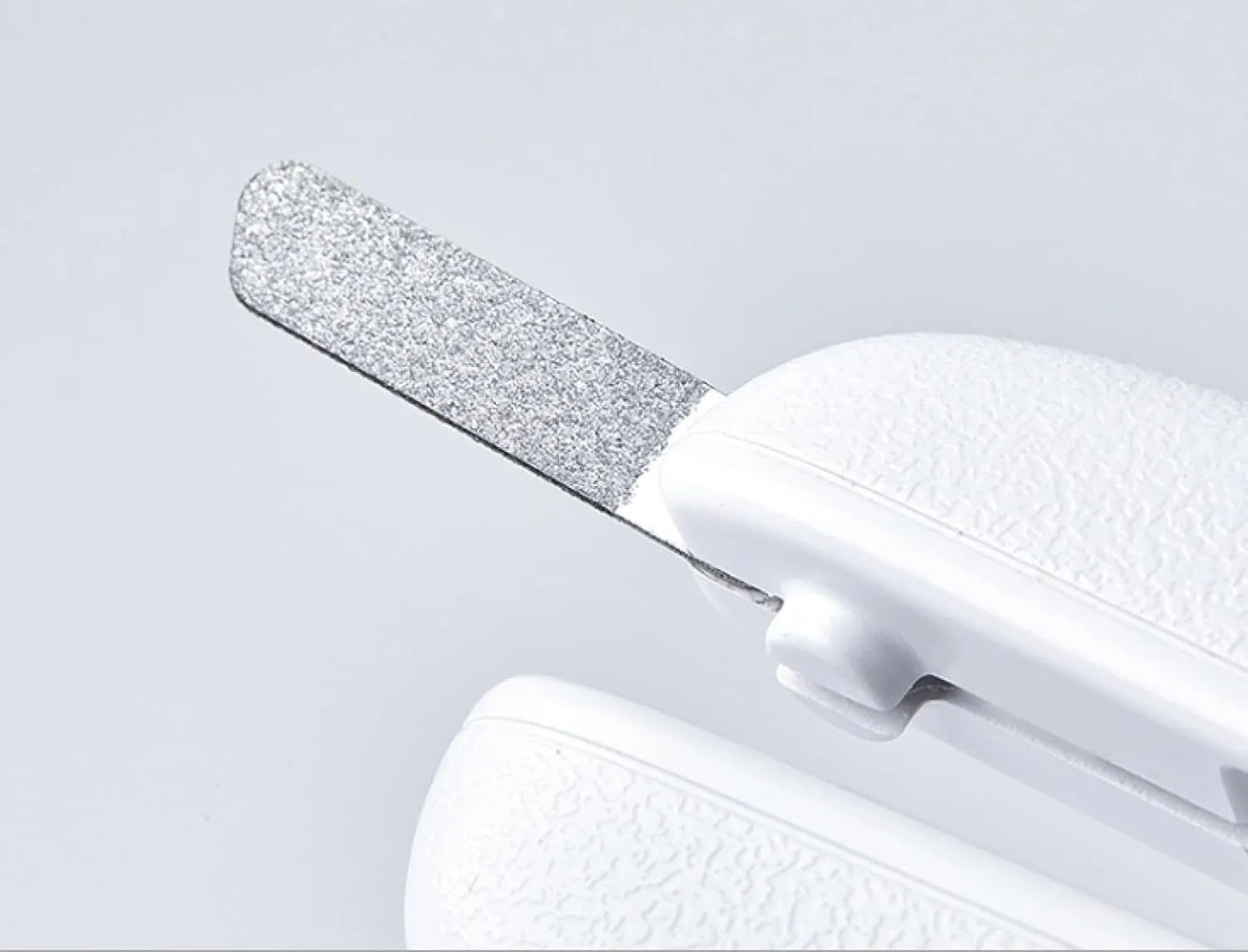 White LED pet nail clipper with transparent anti-splash guard and nail file.