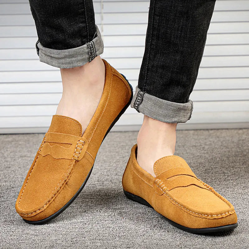 Men's solid colour suede loafers with round toe and slip-on design