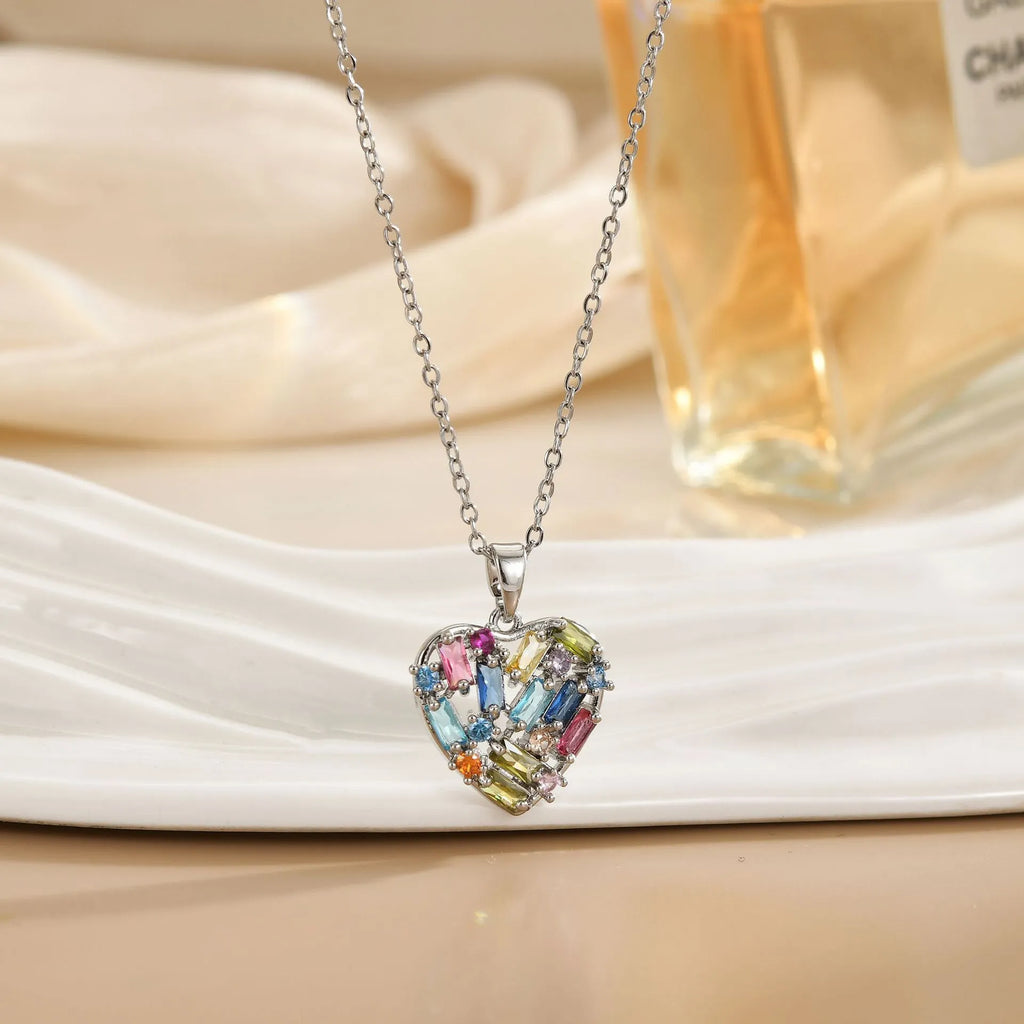 Heart pendant necklace for women with copper zircon, O-ring chain and electroplated finish in gold or silver