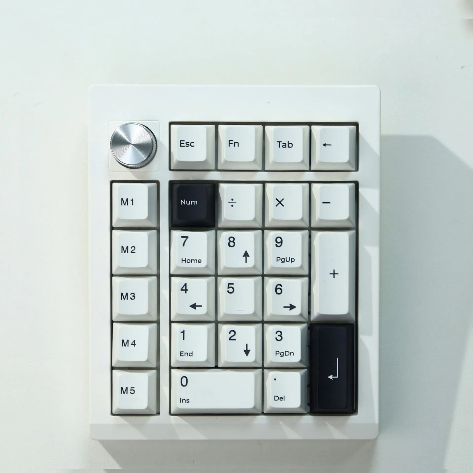 Black or white wireless mechanical numeric keyboard with Bluetooth connection for computer and laptop data entry