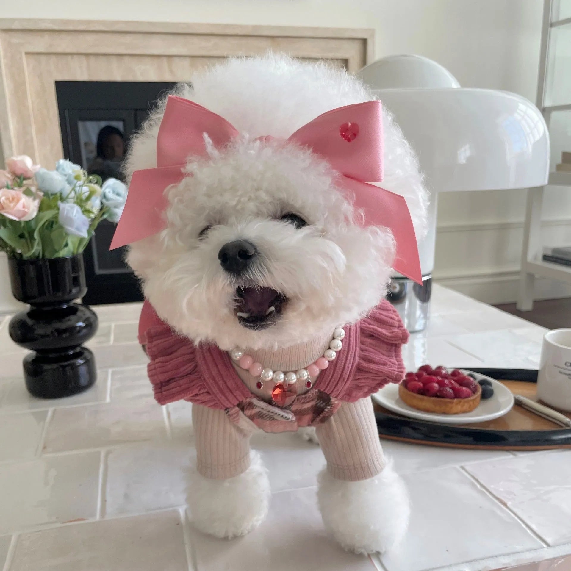 Adjustable princess-style dog hair band headdress with bow tension on blue ribbon