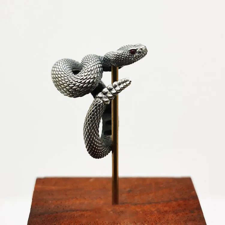 Black open mouth rattlesnake ring with gold tail accent on alloy band