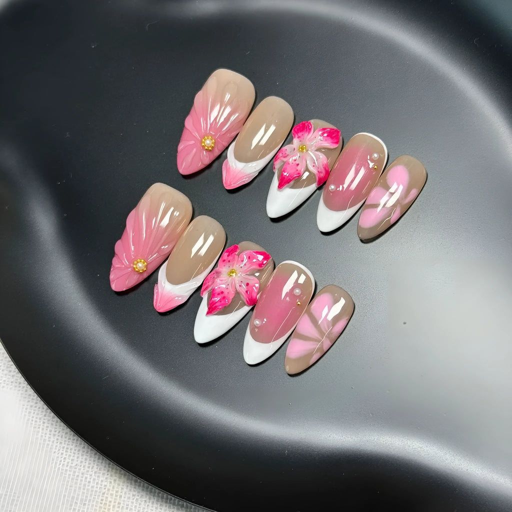 Set of plastic almond-shaped false nail tips for French lily fluid ice flower 3D manicure art in sizes XS, S, M, L.