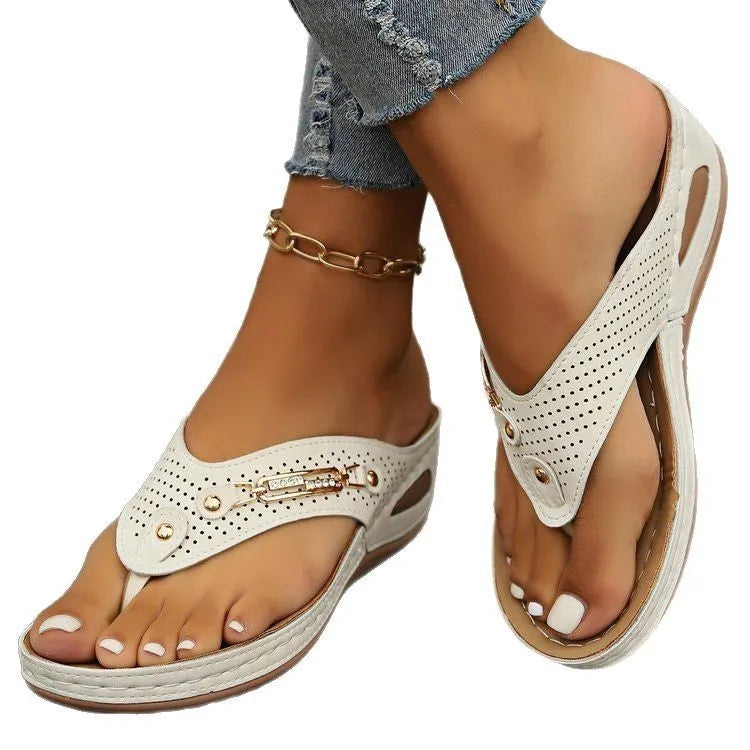 Retro style women's flip-flop sandals in light brown with herringbone footbed and EVA sole.