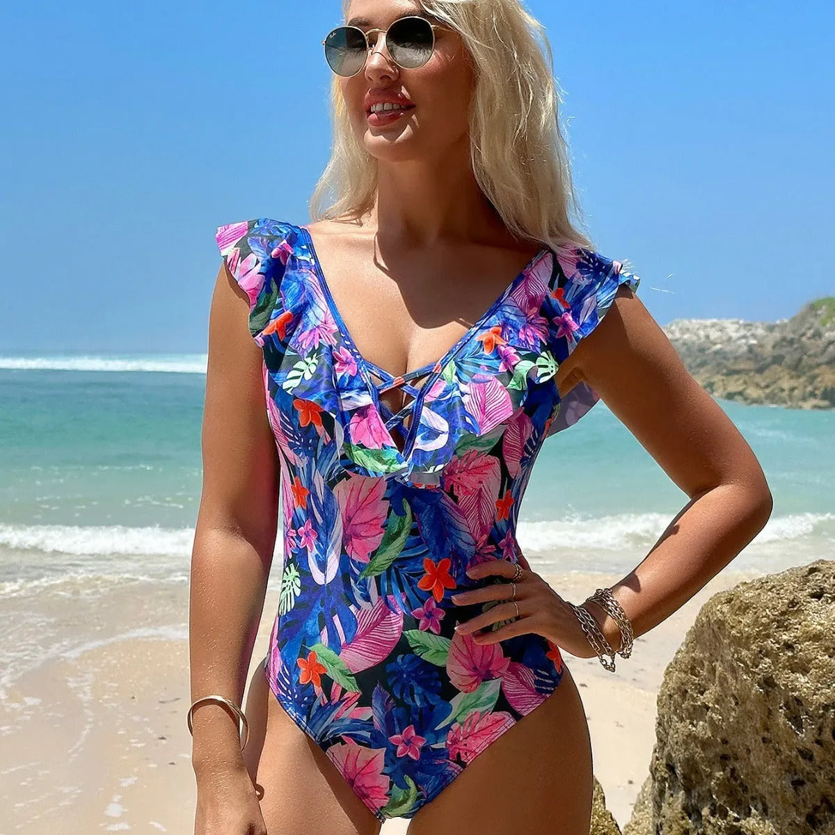 Women's ruffled one-piece bikini swimsuit in blue or dark green, sleeveless polyester, sizes S to XL