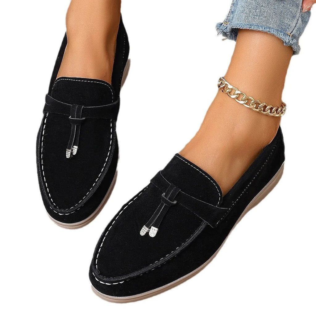 Casual canvas slip-on loafers with a gommino rubber sole and round toe in apricot colour