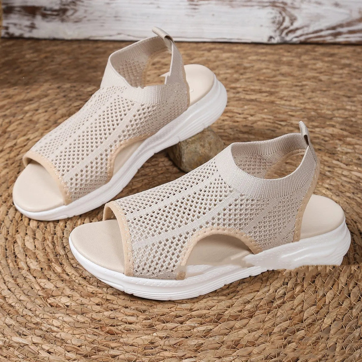 Women's platform sports sandals in pink with a flat head toe bracket and rubber sole