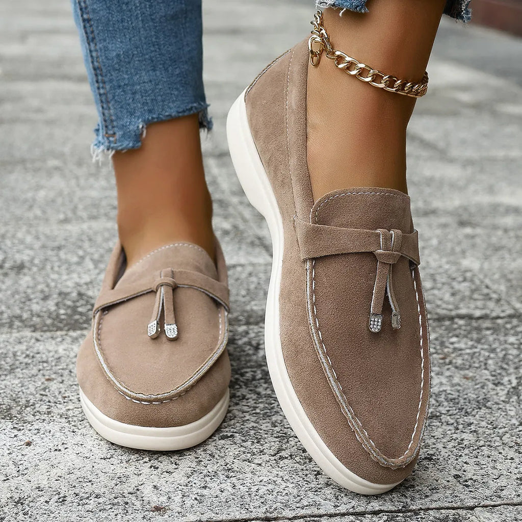 Casual canvas slip-on loafers with a gommino rubber sole and round toe in apricot colour