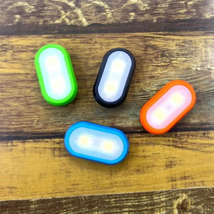 Small keychain work light with ABS body in green, blue, black, or orange, 3W power supply and no.7 battery.
