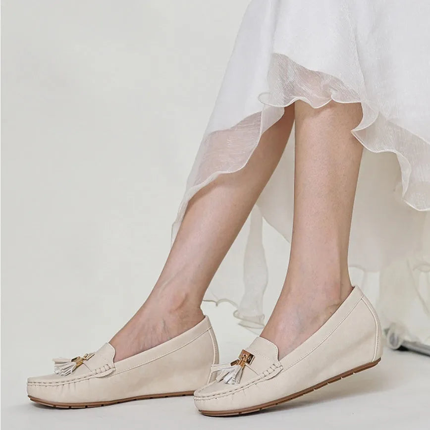 Mid heel height increasing insole casual work shoes in artificial PU with slip-on design