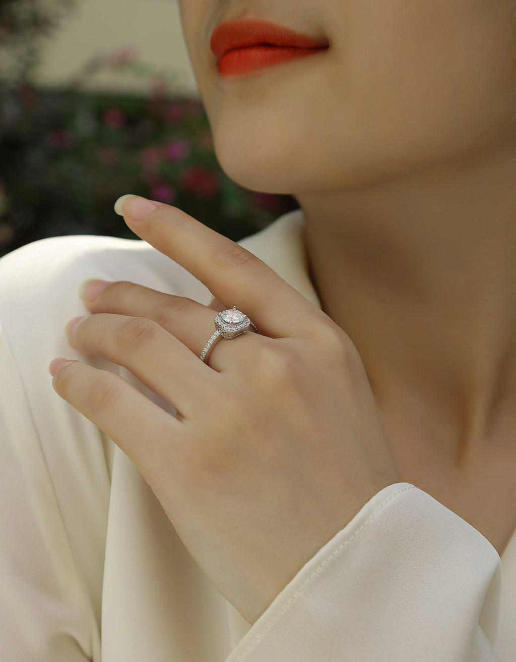 1 carat moissanite wedding ring set in S925 silver with platinum plating and gift box