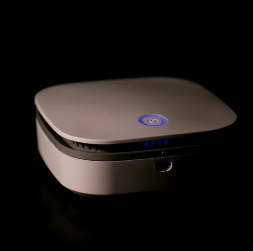 White USB car air purifier with button control for vehicle odour removal