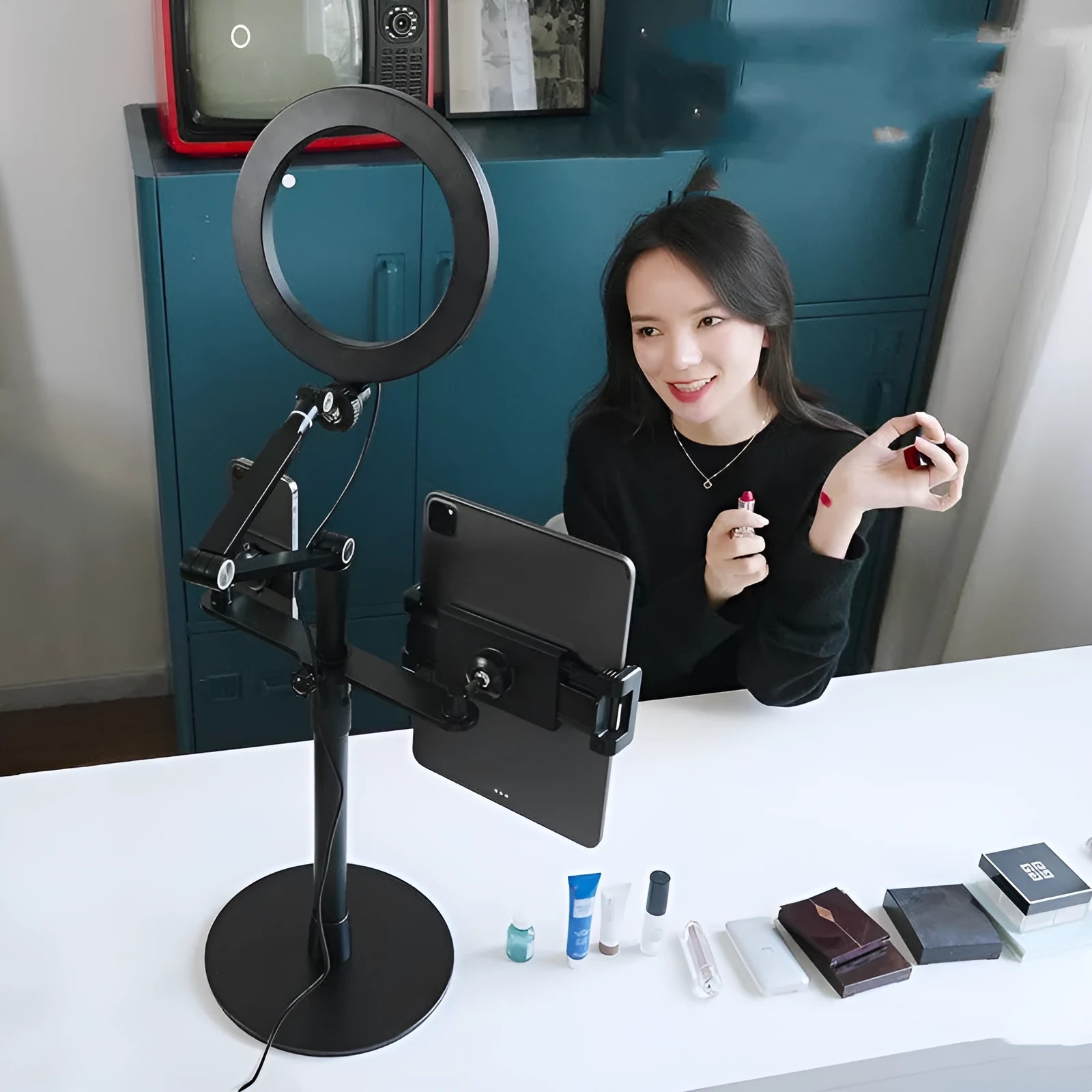 Desktop multi-camera live broadcast stand with alloy construction, adjustable angle, mobile phone bracket and iPad holder, LP-4p