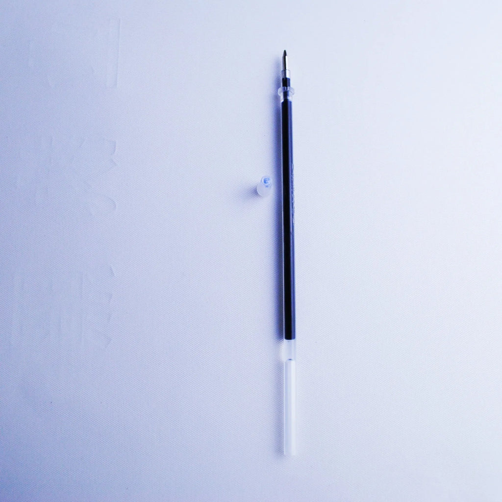 Blue automatic fading pen with 0.5mm tip showing complete set with eight ink cores