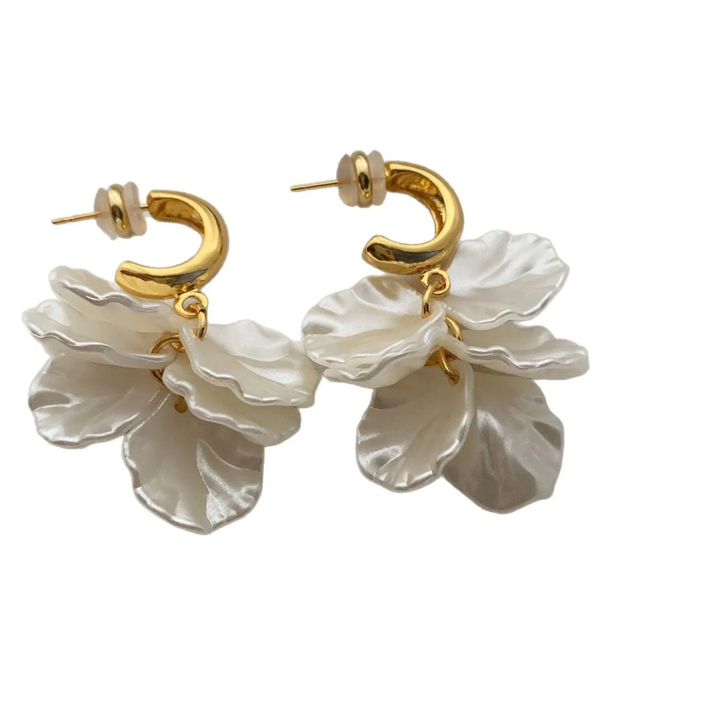 Tassel imitation pearl ear studs in colour ER2791 with silver needle fitting, geometric floral shape, electroplated finish