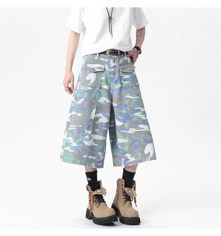 Camouflage denim cargo trousers with pockets in straight-leg cropped cut