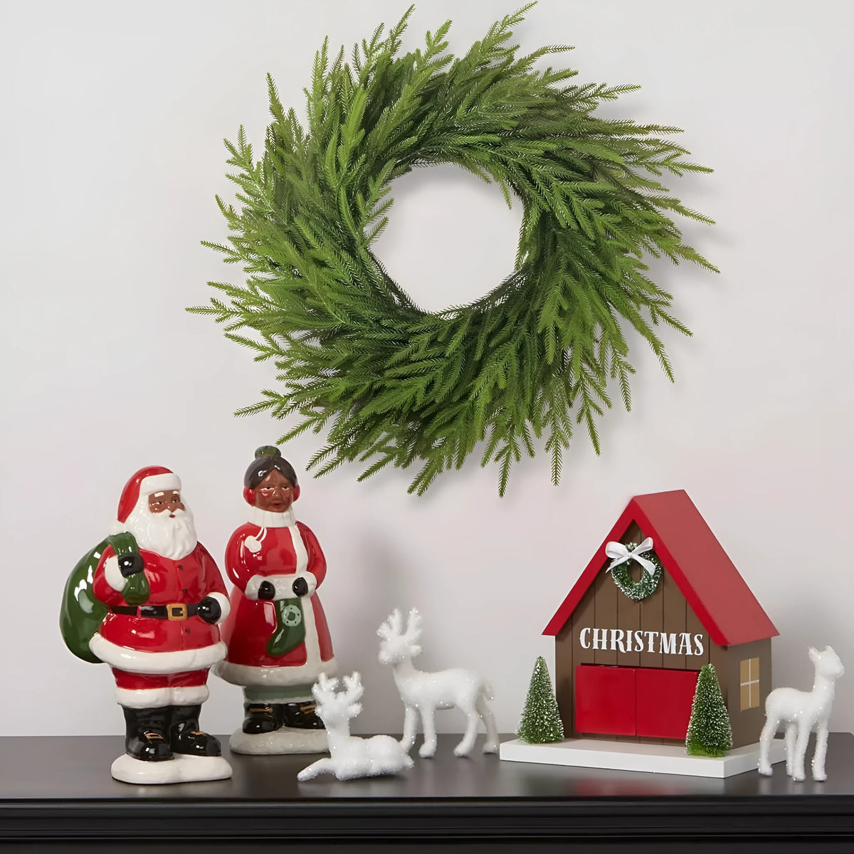 PE plastic American country style front door garland wreath measuring 60 cm with green foliage