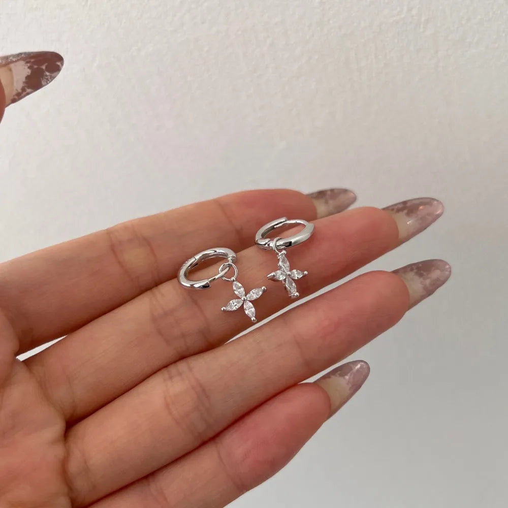 S925 sterling silver flower earrings for women in gold or platinum colour, Korean style, one pair