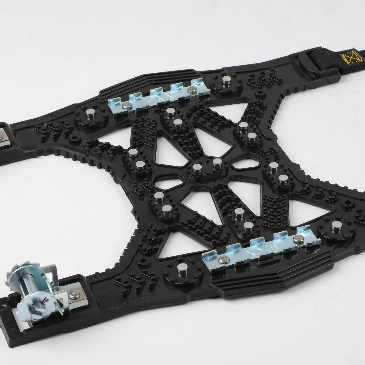 Universal car SUV nonskid chain with steel plate gear, snow shovel, and gloves