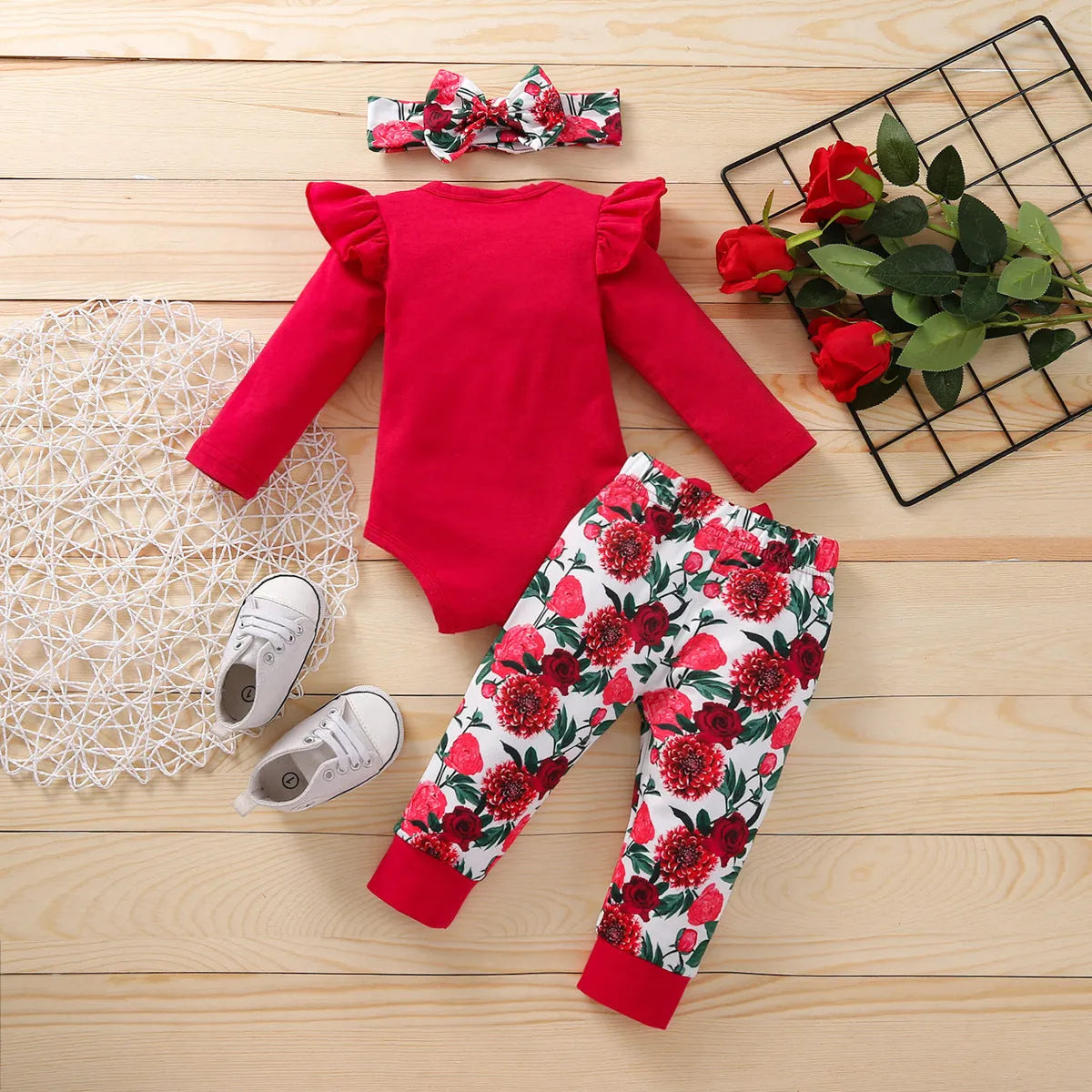 Baby girl long-sleeved alphabet romper suit, cotton three-piece set with top, pants, and ribbon, 70cm to 100cm.