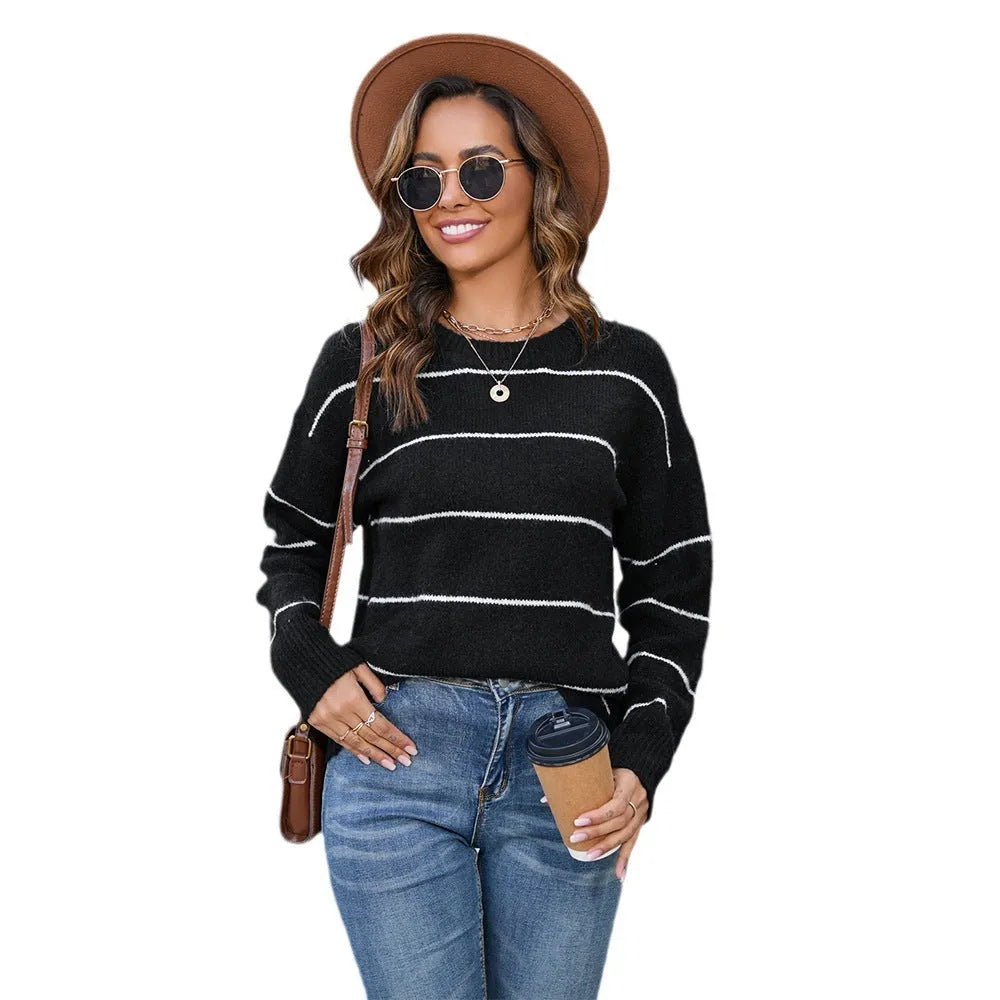 Striped pullover women's sweater in loose fit with round neck and regular sleeves
