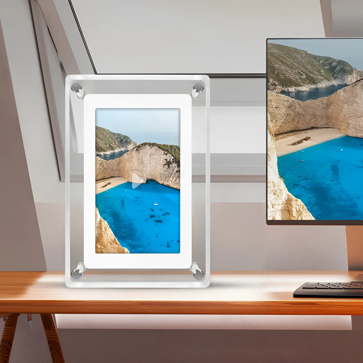 5-inch transparent acrylic digital photo frame with IPS screen and anti-dumping rear bracket