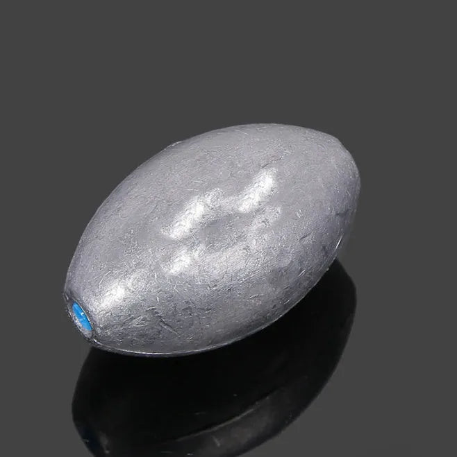 Rugby-shaped olive lead fishing sinker with textured Tongxin scale pattern, shown alongside weight options from 10g to 150g.