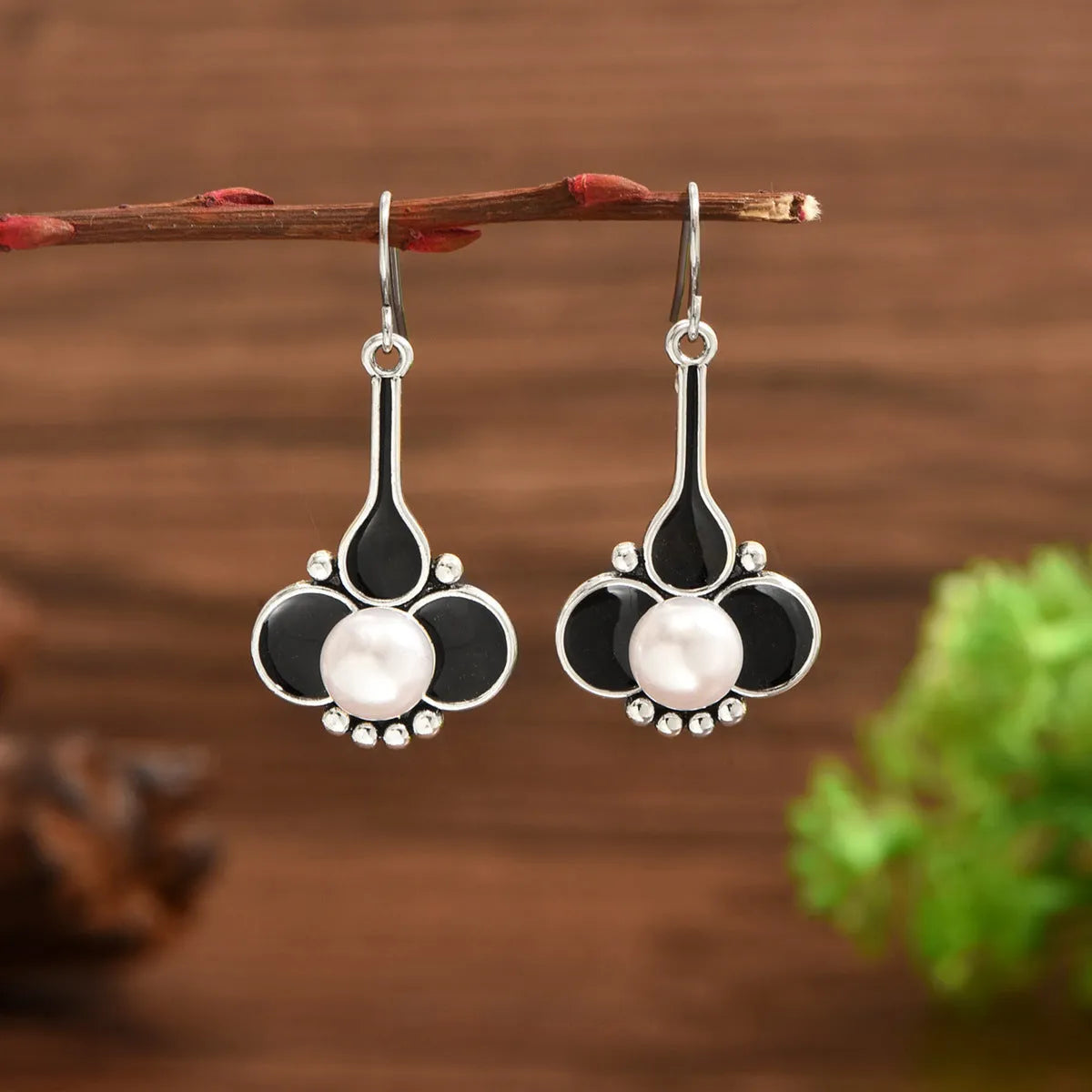 Silver retro fashion women's earrings with electroplated alloy construction for office wear