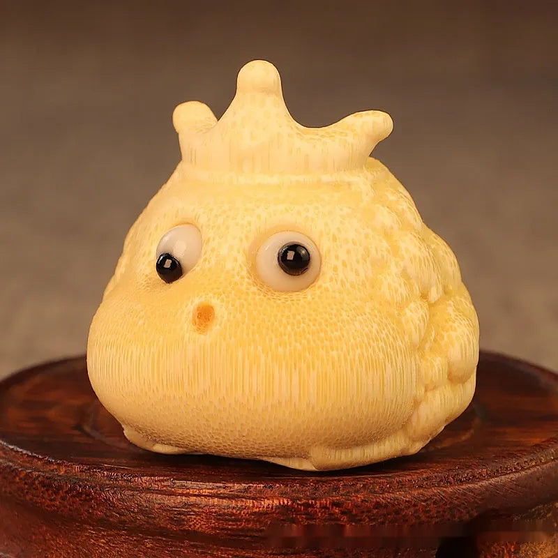 Solid bamboo carving ornament of a 5.0 crown princess toad in cute style.