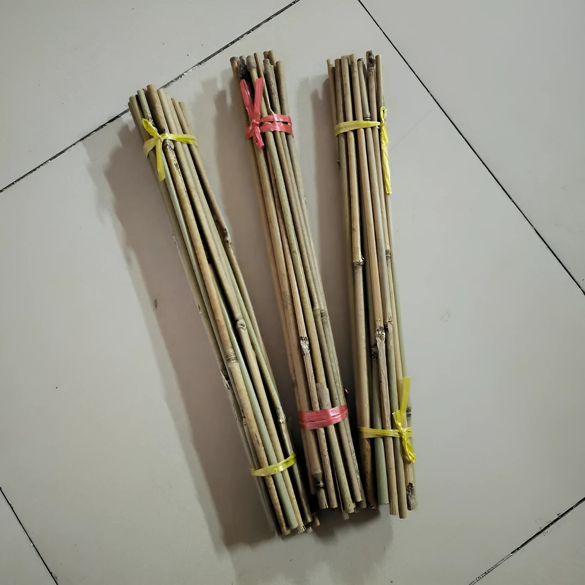 White bamboo garden stakes, 45cm long, 8-10mm diameter, for climbing vines and plant support, single or 20-piece bundle