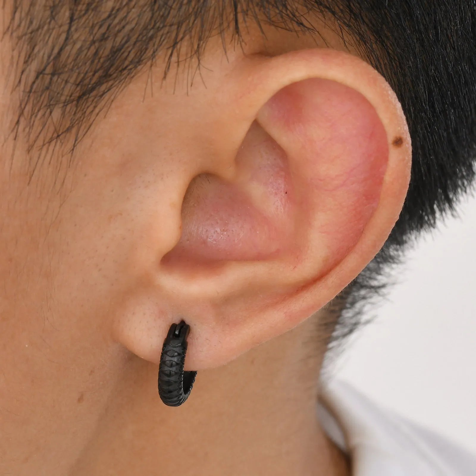 Stainless steel snake pattern earrings in black and gold hip hop style