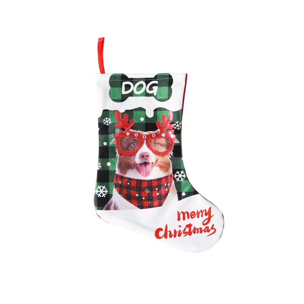 Green and black plaid cat fabric Christmas decoration measuring 26x36cm
