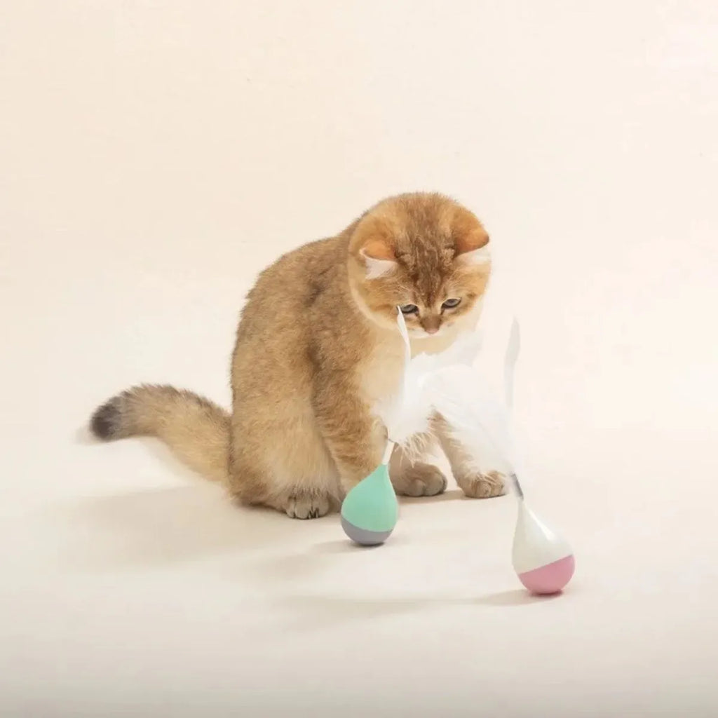 Feather tumbler cat toy with bite-resistant ball and goose feather teaser in green or pink