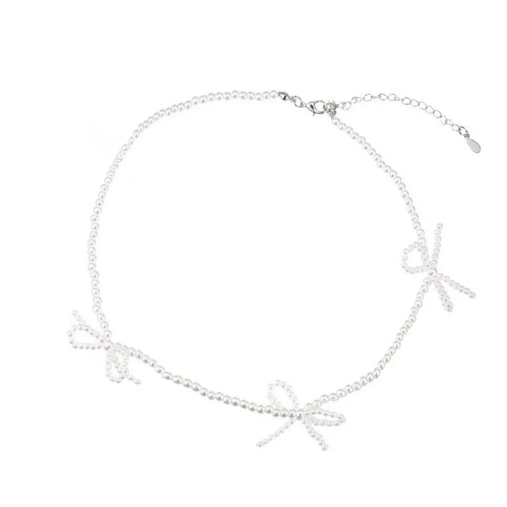 White bow pearl necklace with adjustable chain length from 31cm to 40cm