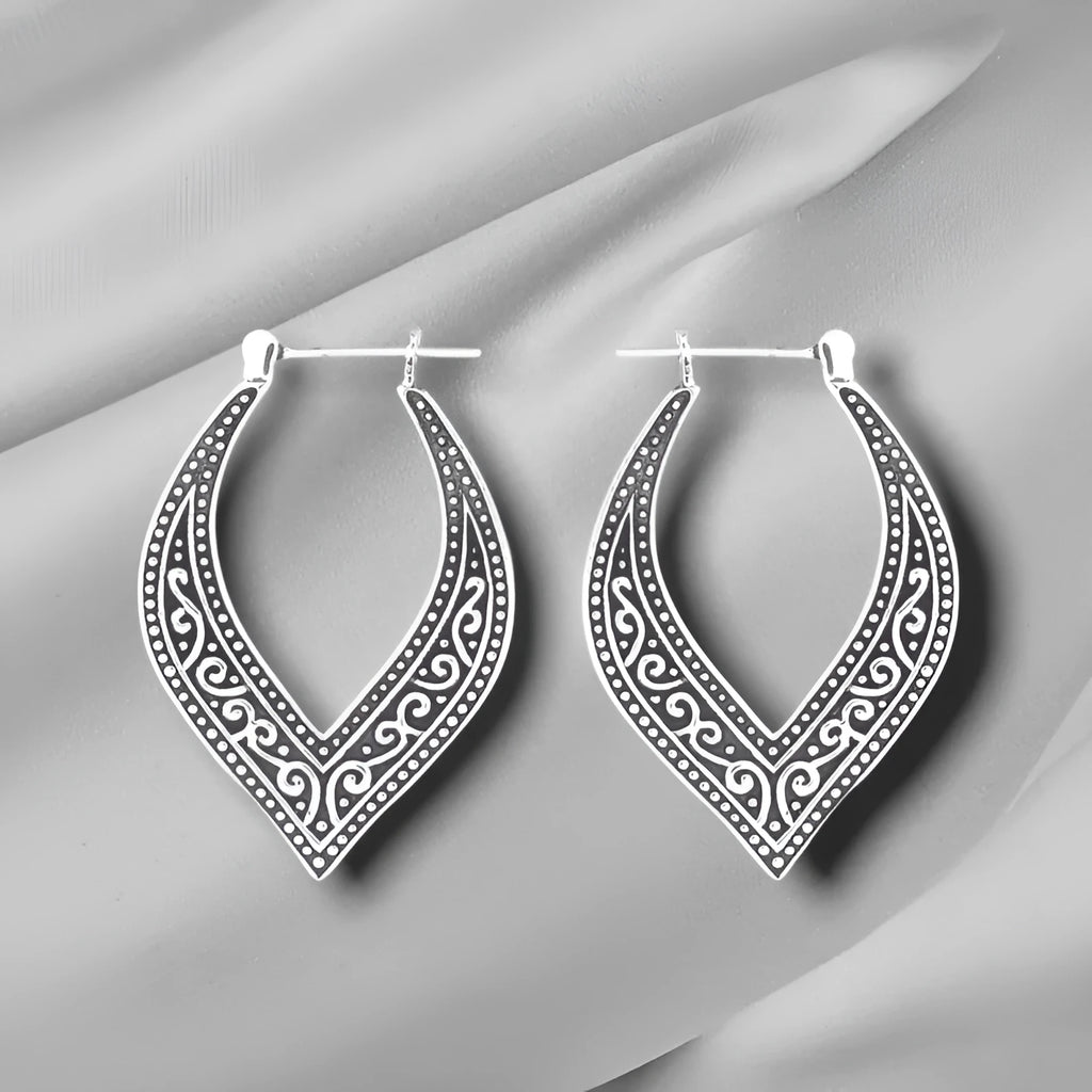 Antique silver alloy carved heart earrings with geometric ethnic style design, one pair