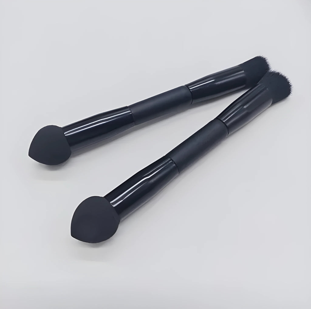 Double-headed miter sponge concealer brush with black artificial fibre bristles and wooden handle